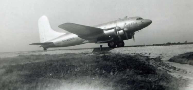 <p><span style="color:#B22222"><strong>5. Star Tiger ve Star Ariel (1950-1952):</strong></span></p>

<p>&nbsp;</p>

<p>İki Britanya hava yolu u&ccedil;ağı, Star Tiger (1948) ve Star Ariel (1952), Bermuda Şeytan &Uuml;&ccedil;geni'nde kayboldu. Her iki u&ccedil;ak da normal koşullar altında havalandıktan sonra bir daha hi&ccedil; haber alınamadı. Her iki olay da b&ouml;lgenin gizemli &uuml;n&uuml;n&uuml; artırdı.</p>

<p>Bu olaylar, Bermuda Şeytan &Uuml;&ccedil;geni'nin etrafında oluşan efsaneleri ve spek&uuml;lasyonları beslemiştir.</p>

<p>Ancak bilimsel araştırmalar, &ccedil;oğu kazanın doğal nedenlerden kaynaklandığını ve b&ouml;lgede yaşanan olayların &ccedil;oğunun yoğun deniz trafiği ve olumsuz hava koşullarıyla ilişkili olduğunu g&ouml;stermektedir. &Ccedil;&uuml;nk&uuml; bug&uuml;n bile Bermuda &Uuml;&ccedil;geni'nin &uuml;zerinden sayısız gemi ve u&ccedil;ak sağ salim ge&ccedil;mektedir.&nbsp;&nbsp;</p>
