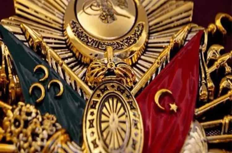 <p><strong>Terazi, Osmanlı adaletini, terazide bulunan kitaplar da adaletin kaynağı olan Osmanlı kanunnamelerini ve Kur'an'ı temsil etmektedir.Osmanlı Arması'nda silahların toplu olarak yer almasının ana nedeni ise güçlü Osmanlı ordusunun bütün unsurları ile yansıtılması kaygısıdır. İşte Osmanlı İmparatorluğu Arması'nın 30 gizemi...</strong></p>
<p> </p>