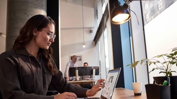 <p>&Ouml;zge&ccedil;mişiniz de &ouml;yle olmalı. Becerileriniz ve başarılarınızla ilgili bir sunum hazırlamak ka&ccedil;ınılmaz olarak Wallace&rsquo;ın deyimiyle &ldquo;kendi kafatasınız b&uuml;y&uuml;kl&uuml;ğ&uuml;ndeki krallığınızın&rdquo; baskınlığını ve bencilliğini yansıtacaktır.</p>
