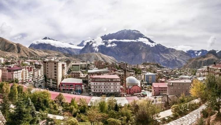 <p>Hakkari</p>

<p>&nbsp;</p>

<p>Aldığı g&ouml;&ccedil; sayısı:</p>

<p>14 bin 956 kişi</p>
