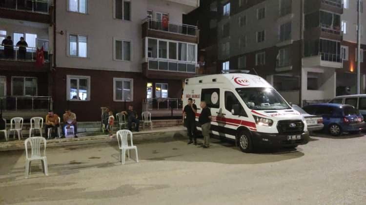 <p>Eşinin Tunceli'de görev yapması ve 8 aylık hamile olması dolayısıyla Balıkesir'deki ailesinin yanında yaşayan Gizem Büyükçaylı, eşi Jandarma Uzman Çavuş Orhan Burak Büyükçaylı'nın acı haberini alınca fenalaştı.</p>
<p> </p>