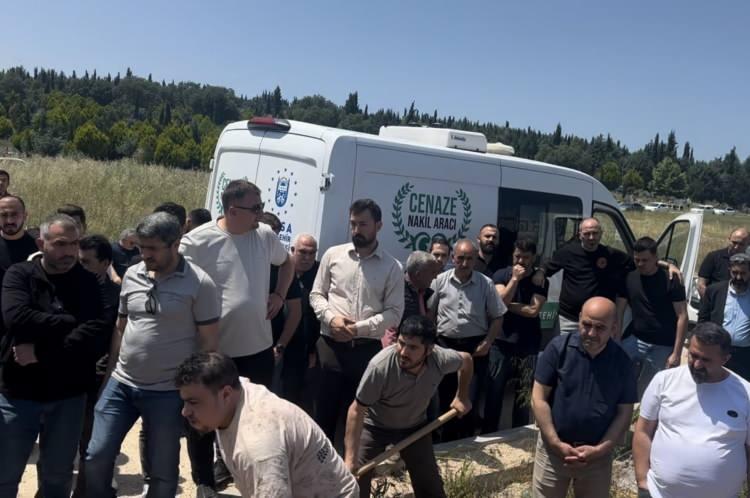 <p>&Ccedil;ıkan raporda, tedavi sırasında kullanılan ila&ccedil;ların tedavi d&uuml;zeyinde olduğu, toksik d&uuml;zeyde olmadığı, aranan toksik maddelerin bulunmadığı, Y&uuml;sra'nın &ouml;l&uuml;m&uuml;n&uuml;n kalp kası enfeksiyonu ve gelişen komplikasyonları sonucu meydana geldiği ifade edildi.</p>
