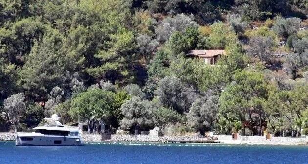 <p>Bakanlık, yıkım işleminin Marmaris Belediyesi'nce gerçekleştirilmemesi durumunda kanun gereği CHP'li Muğla Büyükşehir Belediye tarafından da gerçekleştirileceği hatırlatıldı. Gerekli işlemlerin yasada belirlenen süreler içinde gerçekleştirilmemesi durumunda nedenine dair bilgi istendi.</p>
<p> </p>