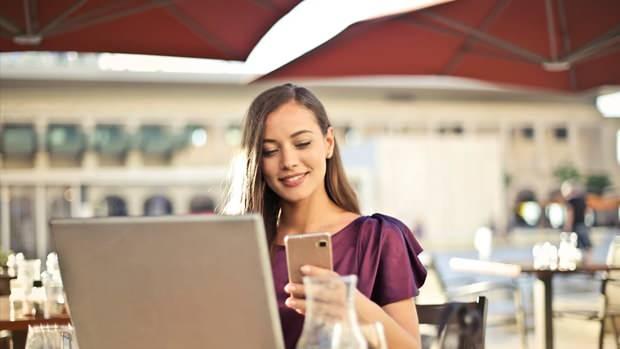 <p>CMG'nin ortaya çıkarmış olduğu raporunun bir kısmında, "<strong>Akıllı telefonlar ve tabletler gibi cihazlarda mikrofon verilerine erişme becerisinin artması, teknoloji ortağımızın satın alma öncesi görüşmeler sırasında ses verilerini toplamasını ve analiz etmesini sağlıyor.</strong></p>
<p> </p>
