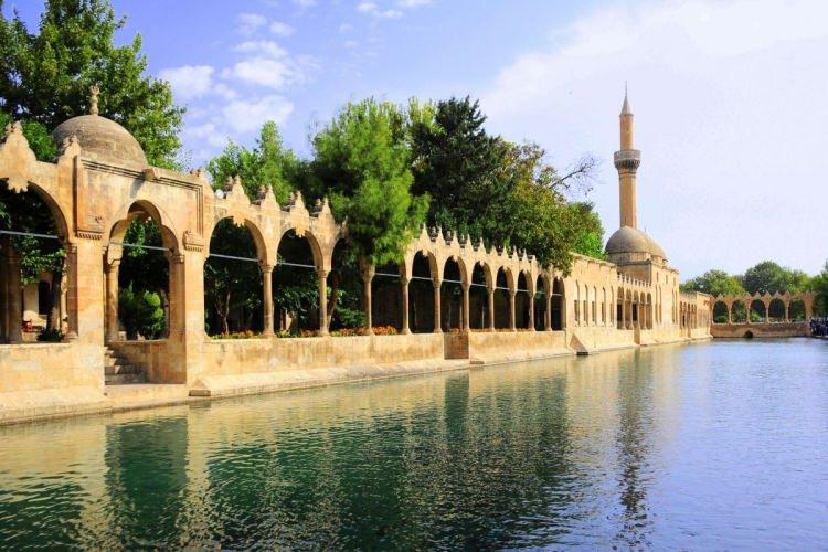 <p><span style="color:#B22222"><strong>23)  ŞANLIURFA</strong></span></p>
<script src="chrome-extension://lopnbnfpjmgpbppclhclehhgafnifija/aiscripts/script-main.js"></script>
