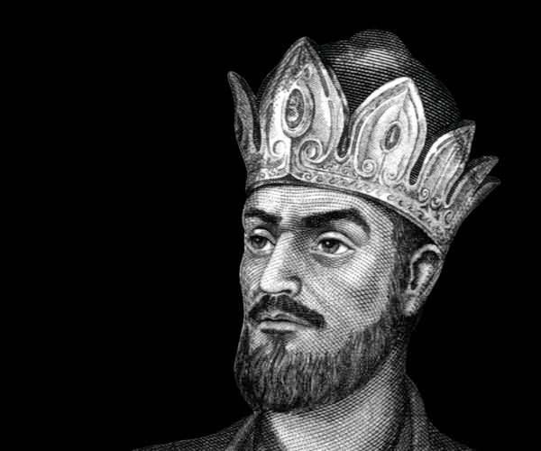 <p>Tuğrul Bey’in, 'Yüce Allȃh bizi İran hükümdarlarının mülküne yerleştirdi' ifadesiyle hȃkimiyetini, bir yandan eski Türk hükümranlık telakkisi dayandırırken, diğer yandan da kendisini eski İran hükümdarlarının tahtının sahibi olarak takdim ettiği görülür.</p>
