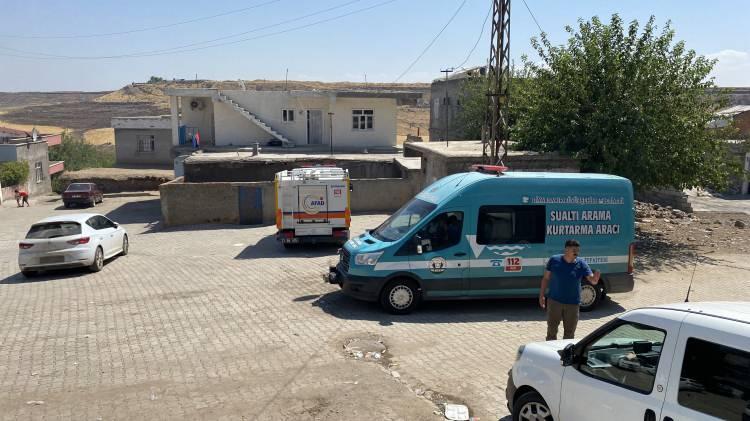 <p>CEVABEN:</p>
<p>Tek kişilik bir battaniye olduğunu hatırlıyorum, rengini hatırlamıyorum, cesedi çuvala koyduktan sonra battaniyeyi alarak, 47 plakalı aracının ön koltuğuna koydu.</p>