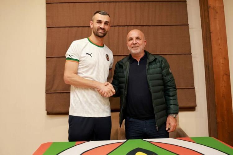 <p>SERDAR DURSUN</p>

<p>Eski takımı: Fatih Karagümrük<br />
Yeni takımı: Alanyaspor<br />
Mevki: Forvet<br />
Bonservis: -</p>
