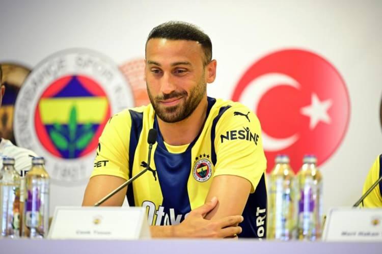 <p>CENK TOSUN</p>

<p>Eski Takımı: Beşiktaş<br />
Yeni Takımı: Fenerbahçe<br />
Mevki: Santrfor<br />
Bonservis: Bedelsiz</p>
