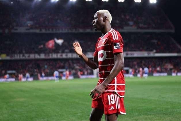 <p>MOUSSA DJENEPO</p>

<p>Eski takımı: Standard Liege<br />
Yeni takımı: Antalyaspor<br />
Mevki: Sol Kanat<br />
Bonservis: Kiralık</p>
