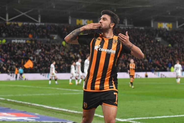 <p>OZAN TUFAN</p>

<p>Eski Takımı: Hull City<br />
Yeni Takımı: Trabzonspor<br />
Mevki: Orta Saha<br />
Bonservis: Bilinmiyor</p>
