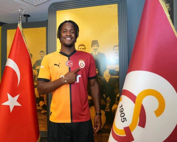 <p>MICHY BATSHUAYI</p>

<p>Eski Takımı: Fenerbahçe<br />
Yeni Takımı: Galatasaray<br />
Mevki: Forvet<br />
Bonservis: Bedelsiz</p>
