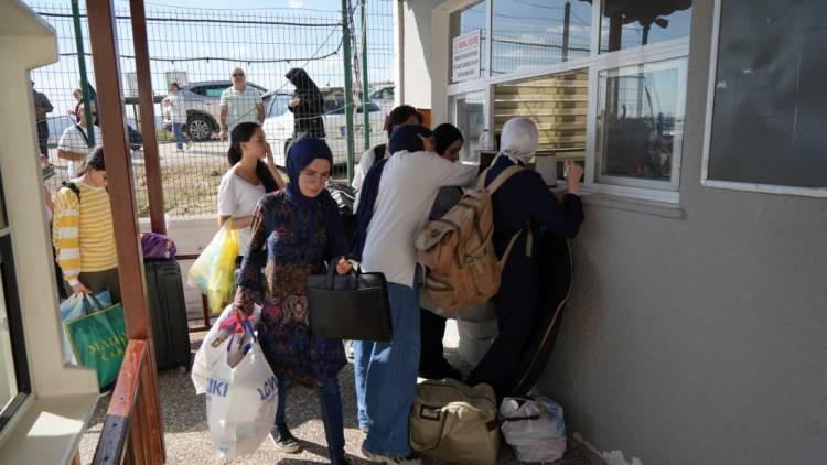 <p>Öğrenci velisi Turgay Kukuş da Ankara'dan çocuğunu yurda yerleştirmek için geldiğini belirterek, "Çocuğumuzu yurda getirdik ve kaydını yaptırdık. Şimdi de buraya bırakıp gideceğiz inşallah" diye konuştu.</p>
<script src="chrome-extension://lopnbnfpjmgpbppclhclehhgafnifija/aiscripts/script-main.js"></script>