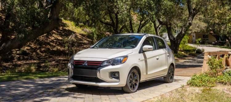<p>1 - Mitsubishi Mirage</p>
<p> </p>
<p>Ortalama yakıt tüketimi 6 litre</p>
