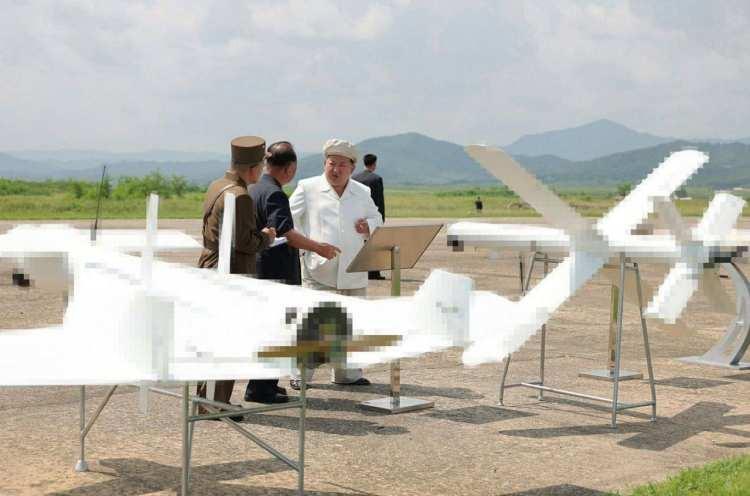 <p><span style="color:#B22222"><strong>KAMİKAZE DRON </strong></span><strong>| KUZEY KORE</strong></p>
<p> </p>
<p>(İsmi bilinmiyor)</p>
