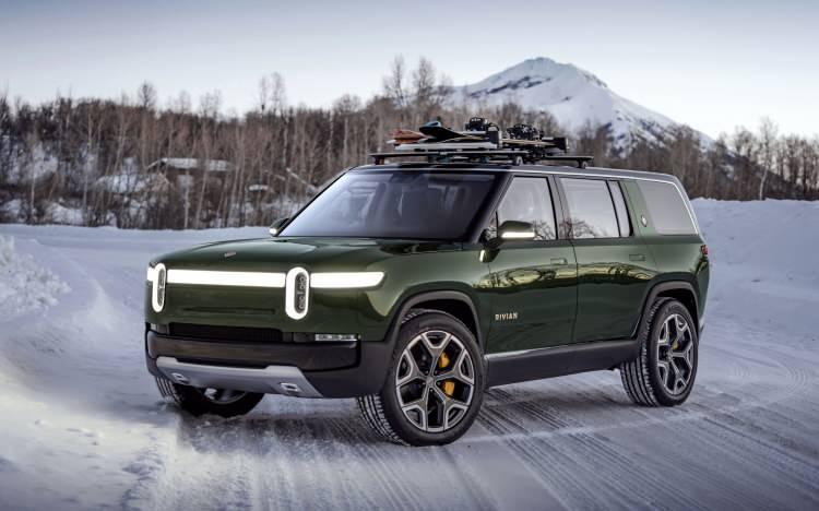 <p><span style="color:#B22222"><strong>6) RIVIAN R1S</strong></span></p>