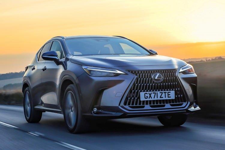 <p><span style="color:#B22222"><strong>4) LEXUS NX HIBRIT</strong></span></p>