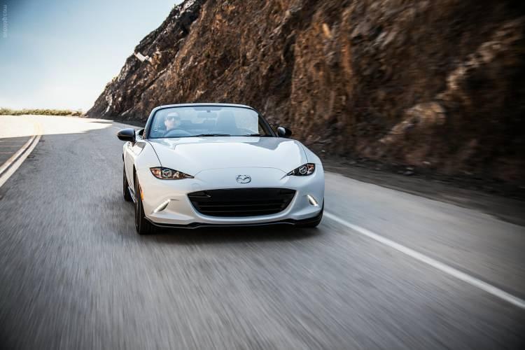 <p><span style="color:#B22222"><strong>3) MAZDA MX-5</strong></span></p>