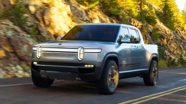 <p><span style="color:#B22222"><strong>2)  RIVIAN R1T</strong></span></p>
