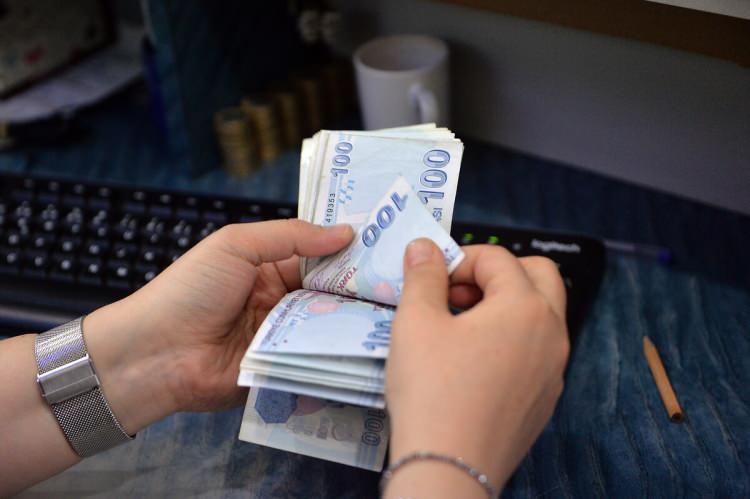 <p>Merkez Bankası'nın zorunlu karşılık değişikliği sonrası, tüketici kredisi faizlerinin düşmesi bekleniyor.</p>

<p> </p>
