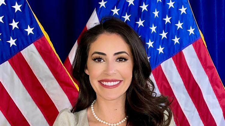 <p>Florida Temsilcisi Anna Paulina Luna 3 bin dolar, </p>