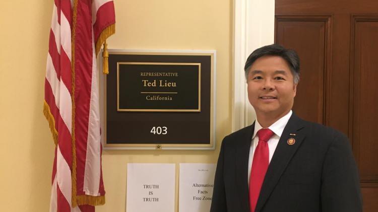 <p>California Temsilcisi Ted Lieu'nun 315 bin 955 dolar, </p>
