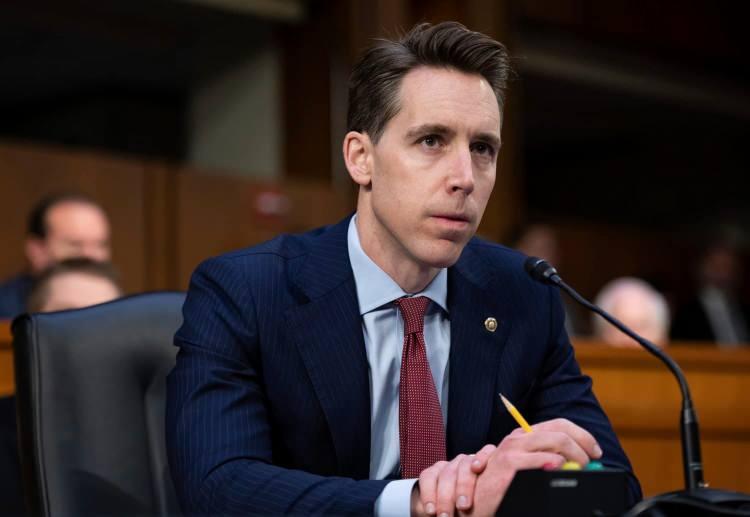 <p>Missouri Senatörü Cumhuriyetçi Josh Hawley 231 bin 790 dolar, </p>