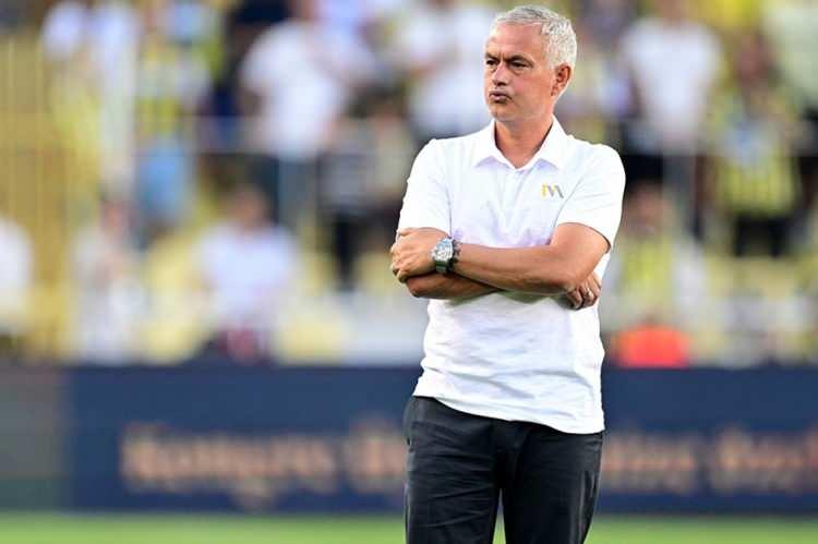 <p>Fenerbahçe ve Beşiktaş'ın ilk 7 takım dışında kaldığı listede Mourinho'nun eski takımları Manchester United, Roma ile Tottenham da bu anlamda favoriler arasında gösterildi.</p>
