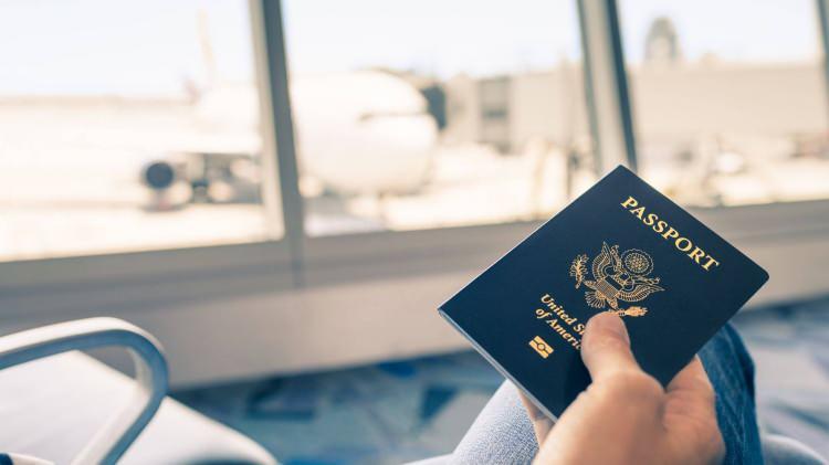 <p><span style="color:#B22222"><strong>SIRALAMADA DÜNYANIN EN GÜÇLÜ PASAPORTLARI YER ALIYOR</strong></span></p>
<p> </p>
<p>VisaGuide.World'ün sıralaması, Henley Pasaport Endeksi'yle birlikte seyahat sektöründeki en güvenilir sıralamalardan biri olarak görülüyor. </p>
<p> </p>
<p><strong>Şirket, dünya genelinde 199 ülke ve bölgeyi değerlendiriyor ve sonuçlarını vizesiz erişim, eVizeler ve küresel mobilite gibi faktörlere dayandırıyor. </strong></p>