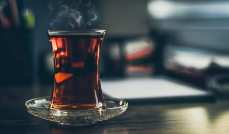 <p>300'den fazla kişinin katıldığı bu kapsamlı çalışmada, katılımcıların sağlık verileri 11 yıl boyunca izlenmiş ve kafein tüketenlerin kardiyovasküler sağlık sonuçlarının daha olumlu olduğu saptanmış.</p>