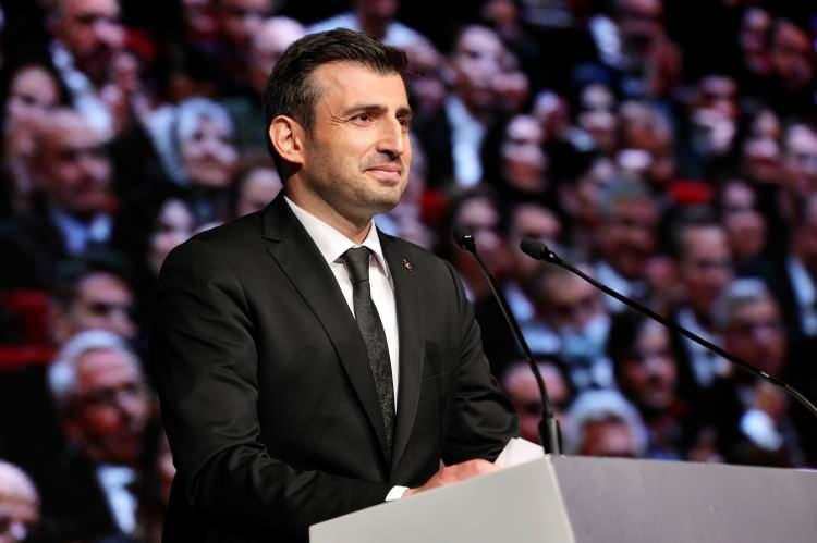 <p><span style="color:#B22222"><strong>SELÇUK BAYRAKTAR: EGEMENLİĞİMİZ AÇISINDAN ÇOK ÖNEMLİ VE STRATEJİK</strong></span></p>
<p> </p>
<p>BAYKAR Yönetim Kurulu Başkanı Selçuk Bayraktar, küresel konumlama sistemini oluşturmak üzere alçak yörünge uydu takımı fırlatılacağını söyleyerek, <strong>"Kendi bağımsız küresel konumlama sistemimizin olması, egemenliğimiz açısından çok önemli ve stratejik" </strong>dedi.</p>