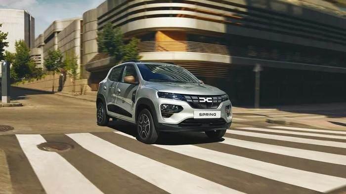 <p>SUV otomobil satın almak isteyen birçok vatandaş, çeşitli araçları inceliyor. Bu noktada uygun fiyatlı araçlar pek çok insanın dikkatini çekiyor.</p>
<p> </p>