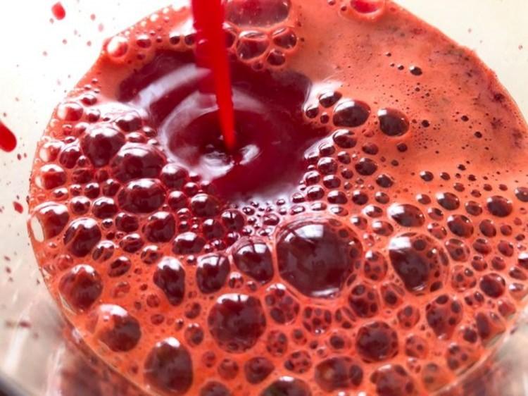 <p>Pancar, lif, folat, manganez, potasyum, demir ve C vitamini gibi bir dizi besin deposudur. Yüksek nitrat içeriği kötü kolesterol seviyelerini düşürmede rol oynayabilir.</p>