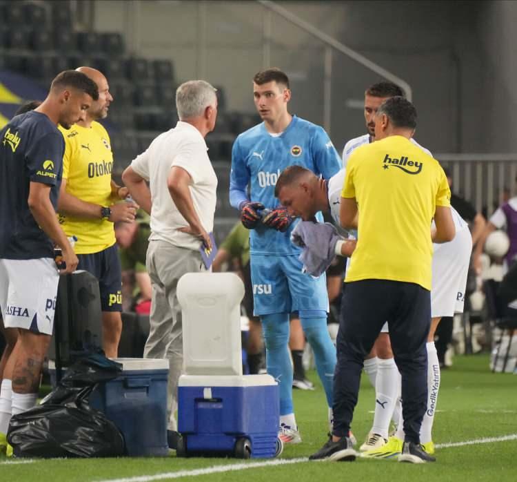 <p>Livakovic'in etkileyici performansı ülkesi Hırvatistan'da da manşetlere taşındı.</p>