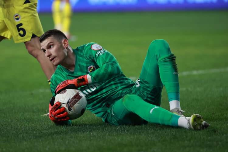 <p><strong>Novinehr:</strong> "Galatasaray öncesindeki maçta yine kalesini başarılı şekilde korudu."</p>
