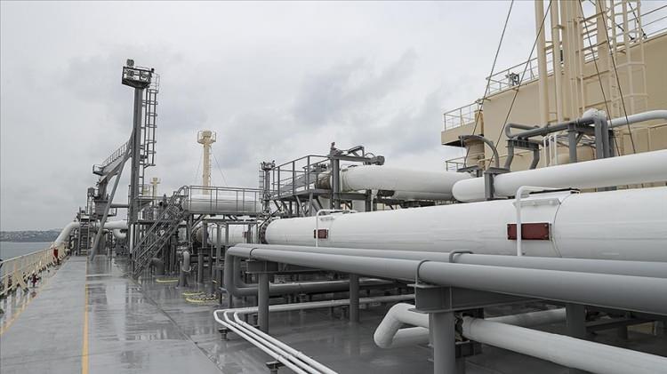 <p>''Kullanılan kombinin meskenin büyüklüğüne göre seçilmesi, doğalgaz tüketimini verimli hale getiriyor. Yaşanılan yerin ihtiyacından daha büyük veya küçük boyutlarda bir kombi tercih edilmesi, doğalgazın tasarruflu kullanılmasının önüne geçerken, farklı kombi türleri (Hermetik, bacalı, yoğuşmalı ve konvansiyonel kombi gibi) arasından mesken için en uygun olanı tercih etmek verimi artırabiliyor.</p>