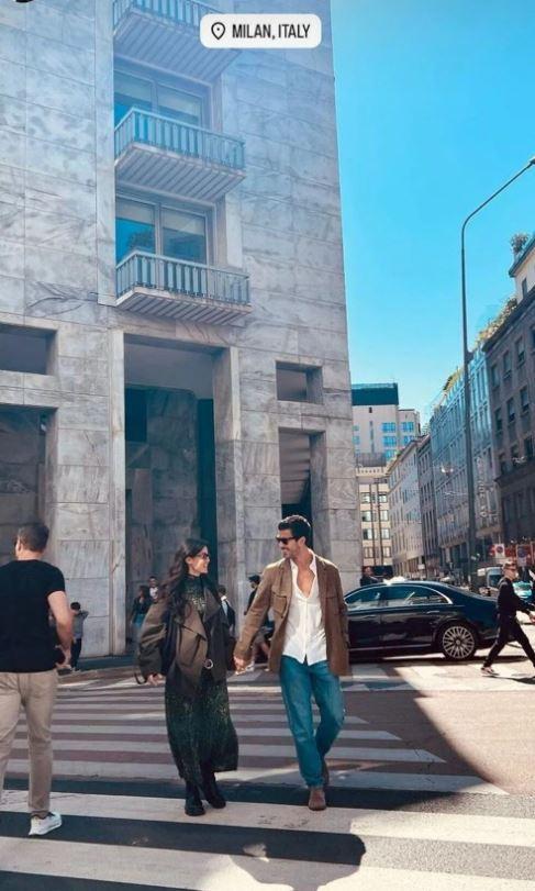 <p>Pınar Deniz ve Kaan Yıldırım İtalya'ya ilk gittiklerinde de bu fotoğrafı yayınlamışlardı...</p>
