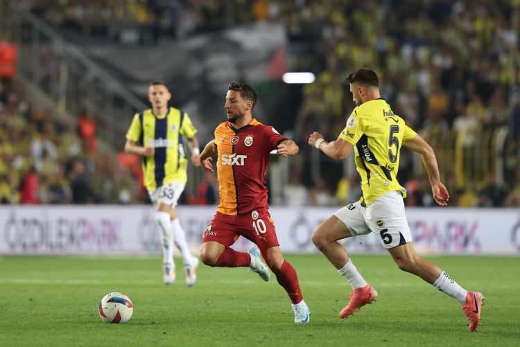 <p>Trendyol Süper Lig'in 6. haftasındaki derbide Fenerbahçe'yi 3-1 yenen Galatasaray, 6'da 6 yaptı.</p>