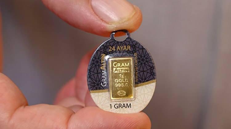 <p>Fed'in faiz kararıyla birlikte gram altın 2847 liraya tırmandı. Şu sıralar 2809 lira seviyesinde işlem görmekte.</p>