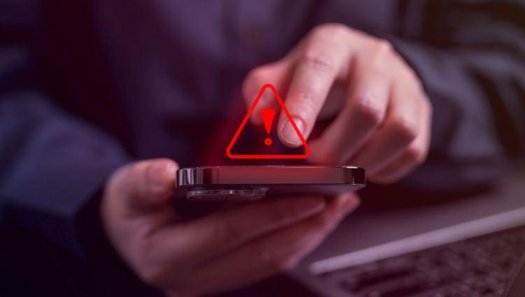 <p>İstanbul'da görevli fizyoterapist Nilay Kırık, telefonunun interneti kapalıyken dolandırıldı. Uzaktan bağlantı yapılarak bir gecede 550 bin lira borçlandırılan Kırık, sabah uyandığında şoke olduğunu anlattı.</p>
<p> </p>