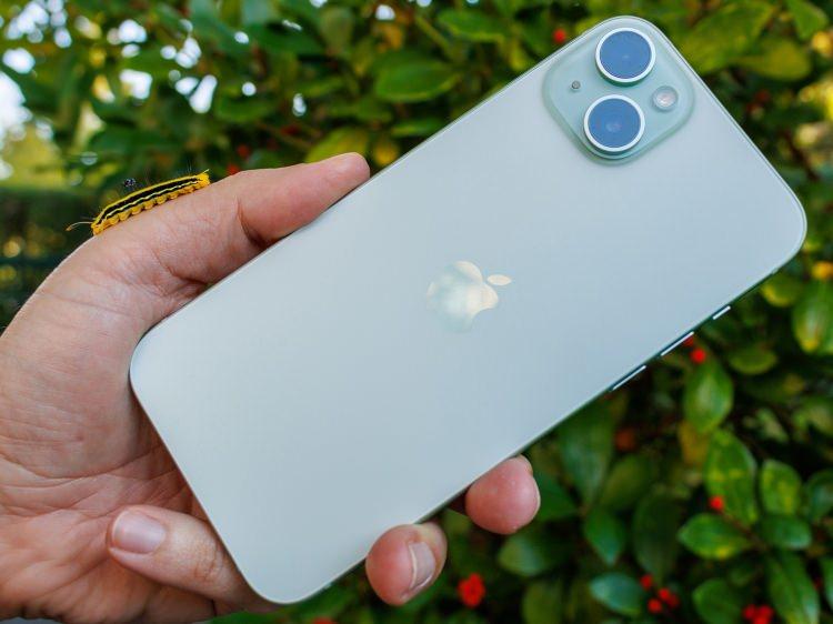 <p><span style="color:#B22222"><strong>İPHONE 15 PLUS</strong></span></p>