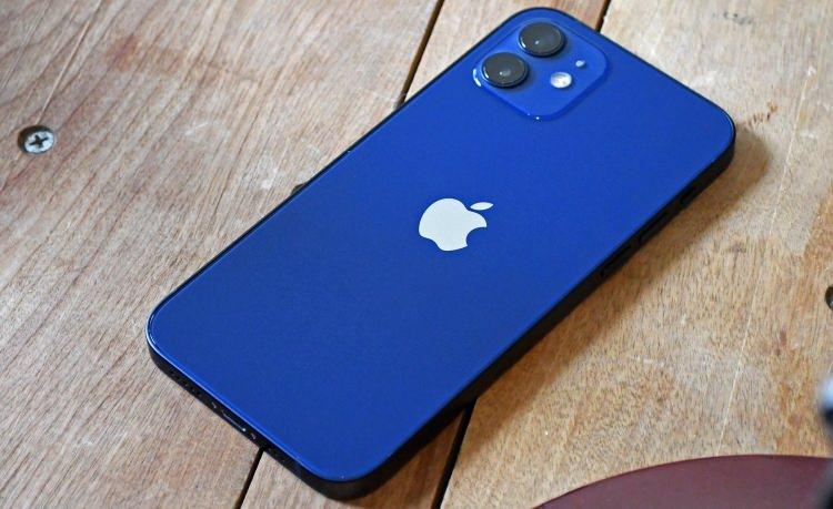 <p><span style="color:#B22222"><strong>İPHONE 12</strong></span></p>