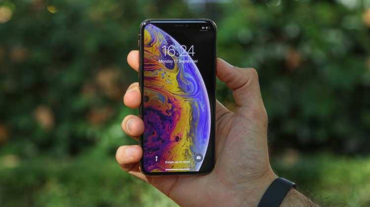 <p><span style="color:#B22222"><strong>İPHONE XS</strong></span></p>