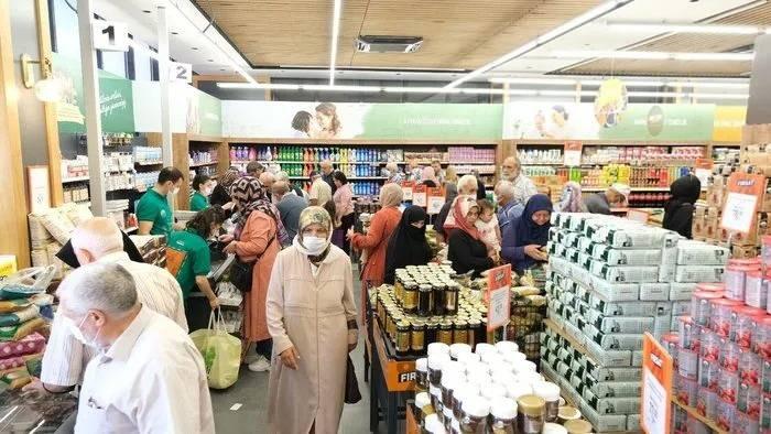 <p>Tarım Kredi Kooperatif Market'in yeni indirimli ürünlerinde nohut, bulgur, ton balığı, kaşar peyniri, beyaz peynir, tereyağı ve helva gibi birçok temel ihtiyaç ürününe eylül ayına özel yeni indirimler yapıldı. <br />
 </p>
