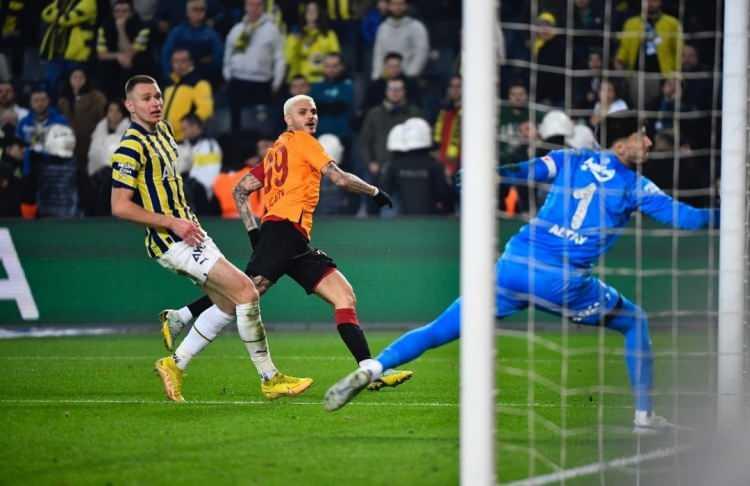 <p>Galatasaray, söz konusu maçlarda rakibine 8 gol atarken, 4 kez de topu ağlarında gördü.</p>