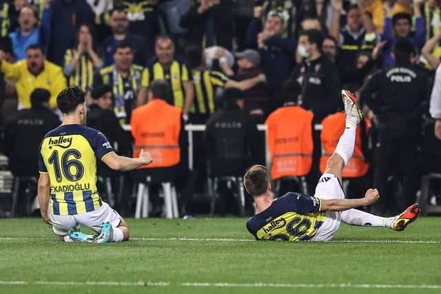 <p>Fenerbahçe'de ise Miha Zajc, Serdar Dursun, Max Krause ve Eljif Elmas, son 7 maçta Galatasaray'a birer gol attı.</p>