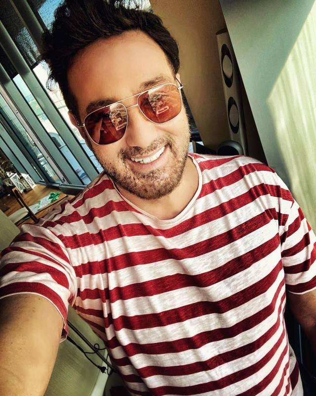 <p><strong>Arolat'ın annesinin geçtiğimiz yıllarda yaşamını yitirdiğini söyleyen Sağıroğlu, "Ailesi İzmir'deymiş. İstanbul'da ailesi yok. Birkaç sene önce annesini kaybetmişti. Onun da ağırlığı vardı üstünde. Menajeri ile güle oynaya gelmişler işe. Sahnede bir ara kötü olmuş. Sahneye çıktıktan 20 dakika sonra arka tarafa gitmiş. Orada gömleğini çıkarmış. Sonrasında kolum uyuşuyor falan demiş. Bakmışlar orada, sonra verin gömleğimi iyiyim ben, demiş. Çıkmış sahneye tekrar. Sonrasında sahnede tekrar yere yığılmış. Orada bir hemşire varmış. Hemşire onu yan yatırmış. Hemen ambulans çağırmışlar. Ambulans gelene kadar kalbi durmuş. Ambulansta çalıştırmışlar. Sonra yolda bir daha kalbi durmuş. Çalıştığı yer buraya çok yakındı. Çalıştırmamışlar kalbini. Sevenlerine sabır dilerim. Güzel bir yere gittiğini düşünüyorum, Metin güle güle gitmiş çünkü. Her zamanki güleç yüzü ile. Mekanı cennet olsun" ifadelerini kullandı.</strong></p>
