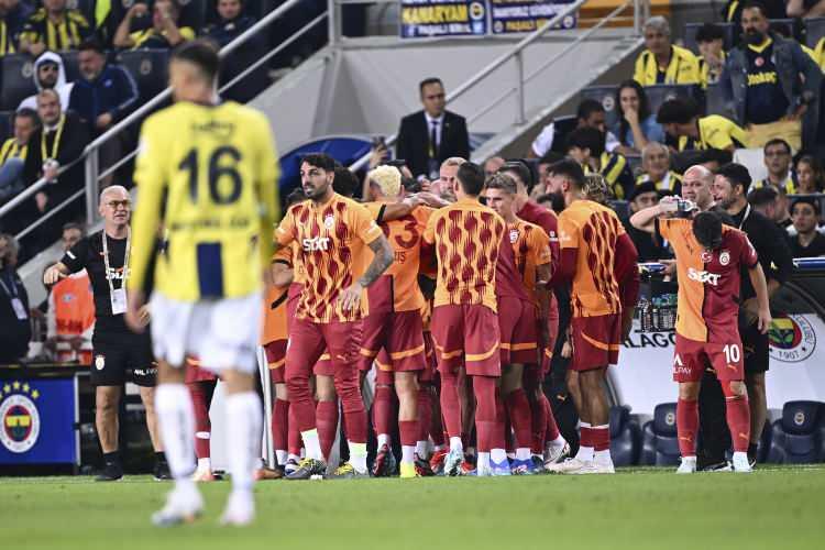 <p>Trendyol Süper Lig'in 6. haftasındaki dev derbide Galatasaray deplasmanda Fenerbahçe'yi 3-1 mağlup etti. </p>
