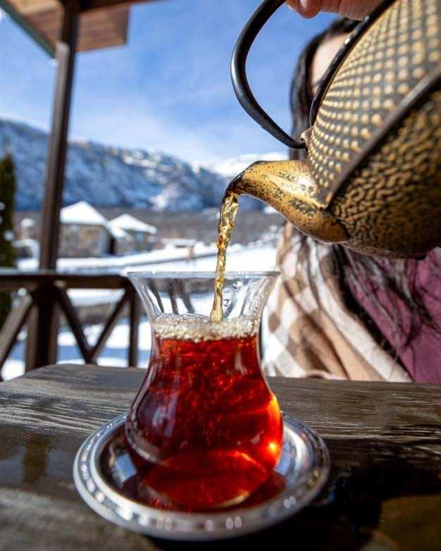 <p>Çay keyfinizin zehre dönüşmesini engellemek için bazı ipuçlarına dikkat edebilirsiniz. Burada en önemli noktalardan biri çayın demleme süresine dikkat etmek.</p>
<p> </p>