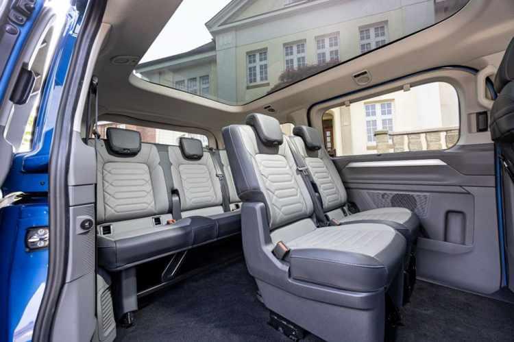 <p>125 kW TDI versiyon 8 ileri otomatik şanzımanla sunulurken, 110 kW TDI için 6 ileri manuel şanzımana alternatif olarak isteğe bağlı otomatik şanzıman da mevcut. </p>
<p> </p>
<p>110 kW ve üstü TDI modelleri, 4MOTION dört tekerlekten çekiş sistemi ile tercih edilebiliyor.</p>
